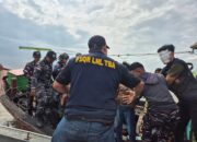 Operasi Kilat! TNI AL Tangkap Kapal Pembawa Sabu dan Pekerja Migran Ilegal