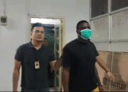 WNA Nigeria Ditangkap dan Dideportasi dari Belawan, Imigrasi Bongkar Penipuan Online Bermodus Impor