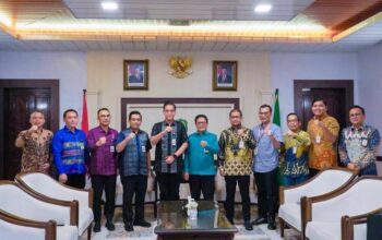 Rico Waas saat menerima kunjungan Direktur Utama PT Bank Sumut, Babay Parid Wazdi, di Balai Kota Medan pada Jumat (14/3/2025). (dahsyatnews.com/Foto: ist).