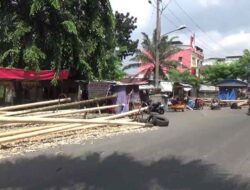Gunawan Siapkan Ratusan Batang Pinang untuk Panjat Pucang, tapi Medan Masih Sepi Pembeli