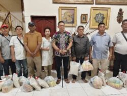 Wong Chun Sen Salurkan Bantuan untuk Wartawan Terdampak Banjir di Medan