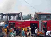 Rabu Pagi di Pekan Labuhan: Api Lalap 13 Ruko Pajak Pekong, Kerugian Ditaksir Miliaran
