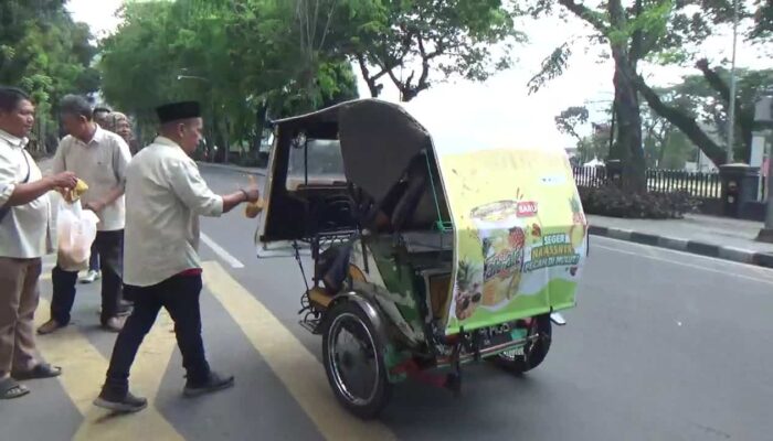 Said Ilham Assegaf Ajak Wartawan DPRD Medan Kompak Lewat Aksi Berbagi Takjil