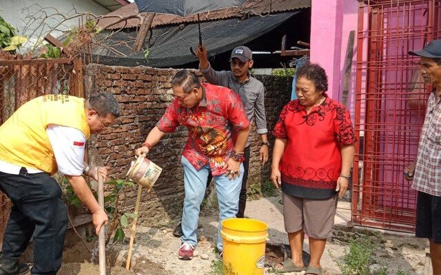 Ketua DPRD Medan Tanam Pohon di Vihara Delapan Raja Langit, Ajak Warga Jaga Lingkungan