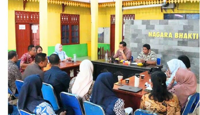 Genjot Kinerja Aparatur, Camat Medan Helvetia Intens Turun ke Kelurahan Pantau Layanan Warga