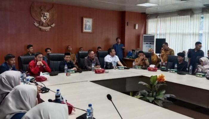 Mahasiswa Undhar Ikuti Parliament Tour di DPRD Medan, Tugas dan Fungsi Dewan Dipaparkan