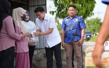 Ricky Anthony Datangi Korban Kebakaran di Langkat, Salurkan Bantuan dan Penguatan Semangat