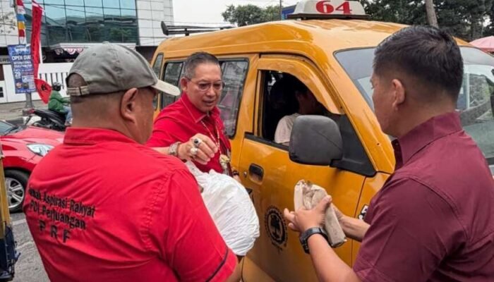100 Nasi Gratis Dibagikan di Jalan Cut Mutia, Wong Chun Sen Berbagi Saat Maulid Nabi